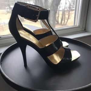 Michael Kors Upton Ankle Platform. Size 8 1/2